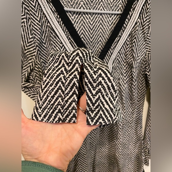 $89 Athleta Kimssa Tunic Swim Cover Up Herringbone Black & White Tassel Neck M - Picture 5 of 8
